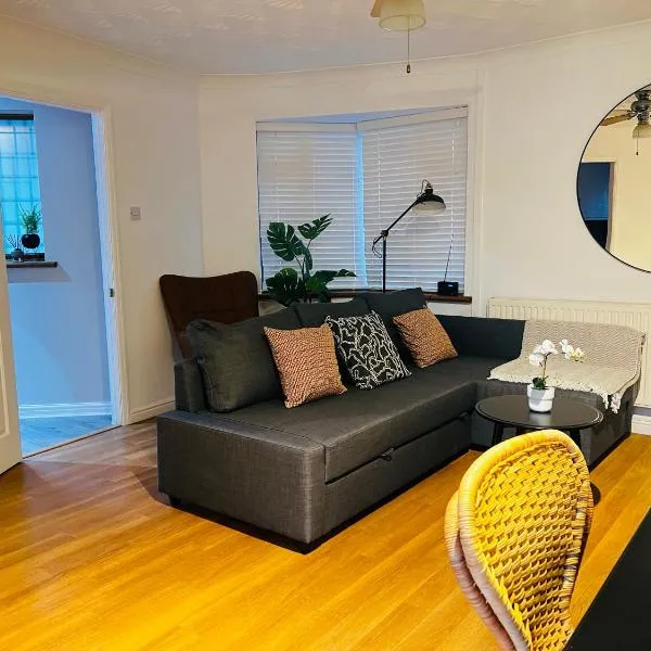 Irene Suite By Koya Homes - 2-Bedroom Bungalow, Cardiff City Centre & Free Parking, hotel in Cardiff