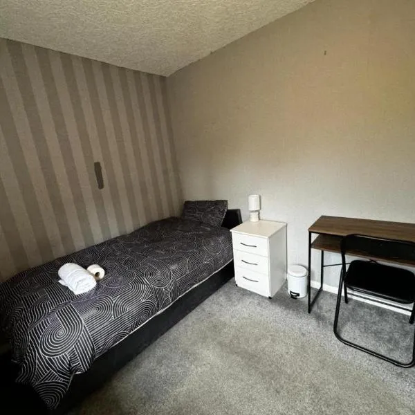 Single Room XXX Manchester, hotel sa Middleton
