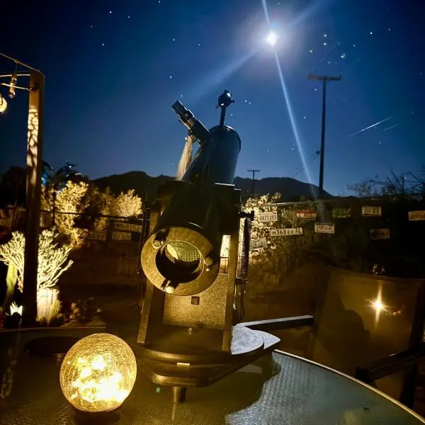 Float Pool, Hot Tub, Sauna, Views, Telescope-Skywatchers Haven, hotel v destinaci Joshua Tree