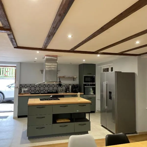 Grande maison familiale, khách sạn ở Tortebesse