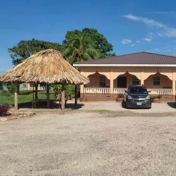 DadaG's Guest House, hotel v destinaci Punta Gorda