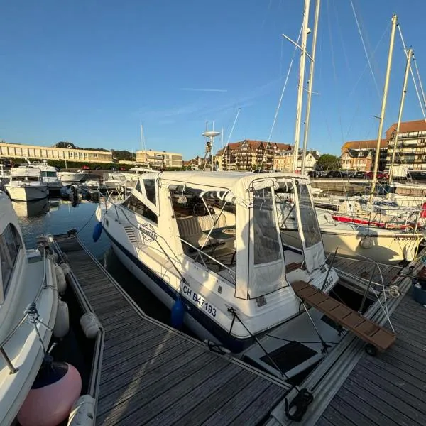 Le duplex des Marinas, Mini Yacht, hotel in Deauville