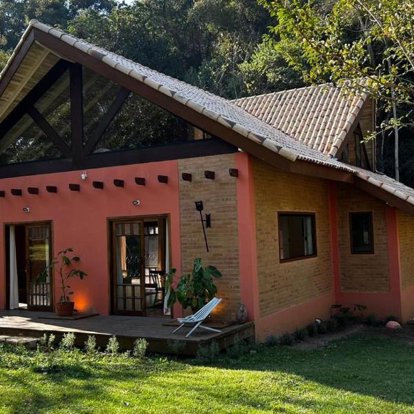 CHALÉ HORTÊNSIA Lindo chalé NO CAMPO com roupas de cama e banho impecáveis, Wi-Fi StarLink de alta velocidade, cozinha equipada, estacionamento privativo, decks, jardins, lareiras, conforto, privacidade e belíssimas paisagens - Foto 5
