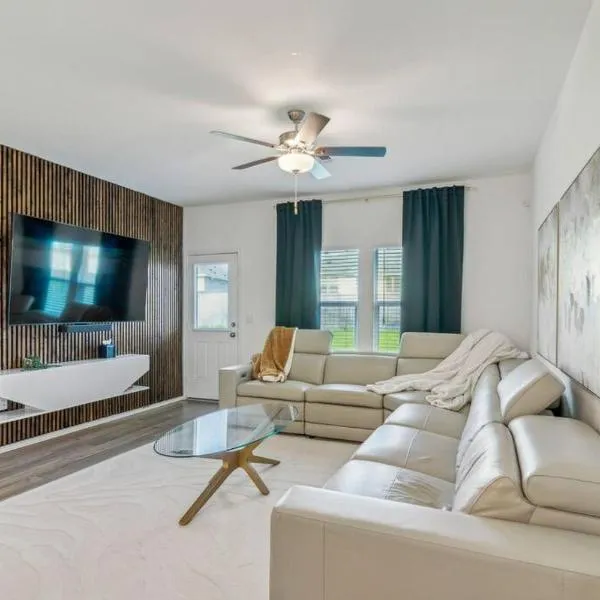 Entire house near airport & COTA, hotel in Del Valle