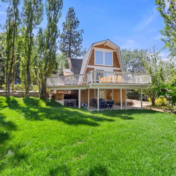 Scout's Lakehouse Retreat by Colby & Conrad, hotel in Lake Arrowhead