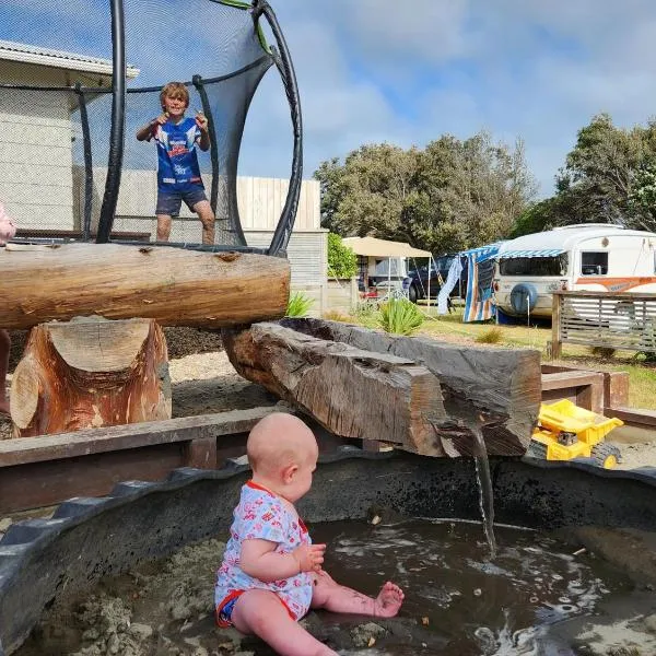 Hīmatangi Beach TOP 10 Holiday Park, hotel v destinaci Oroua Downs