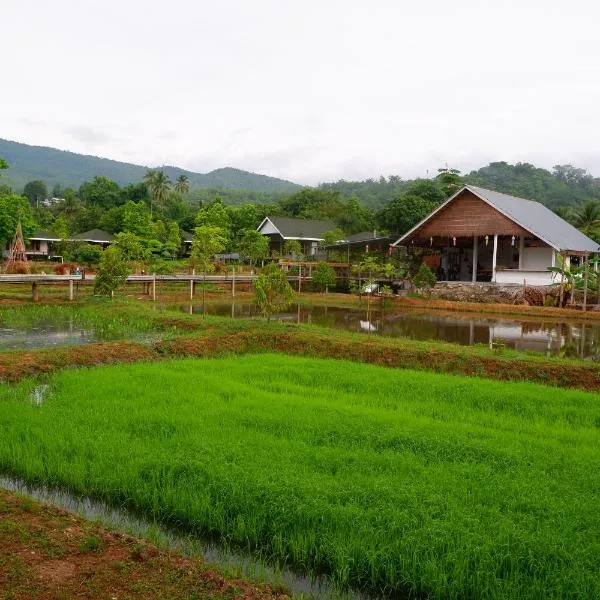 Nok Chan Mee Na, hotel in Chom Thong