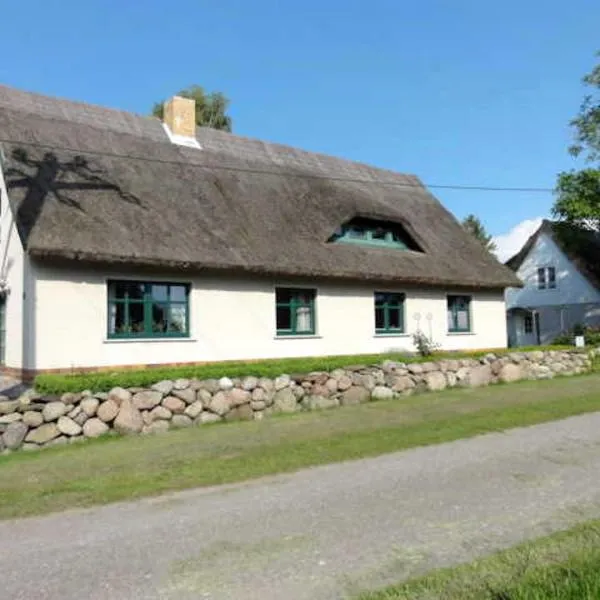 Reetdachhaus "Landhaus Ulrich", hotel v destinaci Lubkow