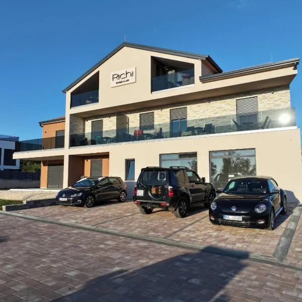 Richi Rooms & App, hotel v destinaci Funtana