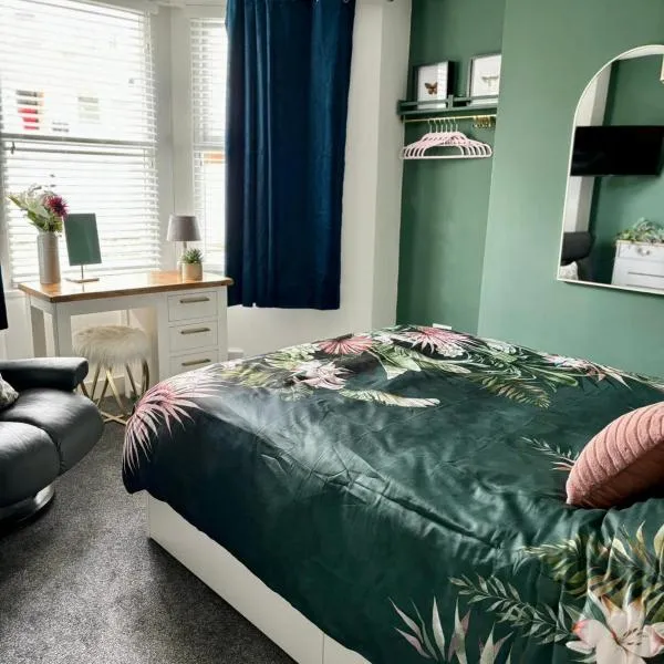 Stylish and Chic Seaside Apartment, hotel in Southend-on-Sea