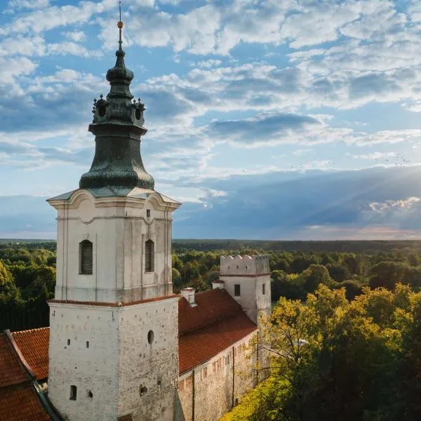 Hotel Podklasztorze, hotelli kohteessa Sulejów