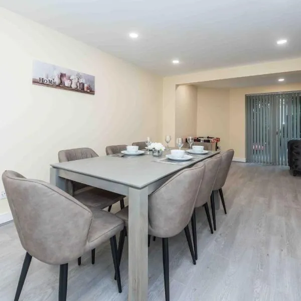 Beautiful, Peaceful, 5 Bedroom home with Hot Tub!, hotel en Mánchester