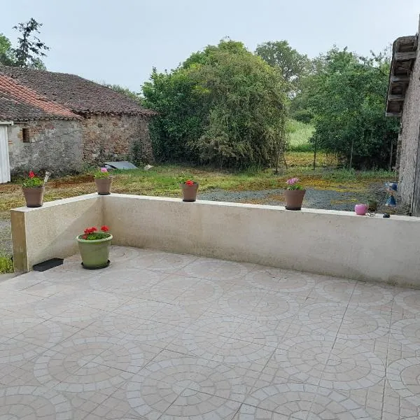 Chambre à la campagne, hotel in Saint-Hilaire-le-Vouhis