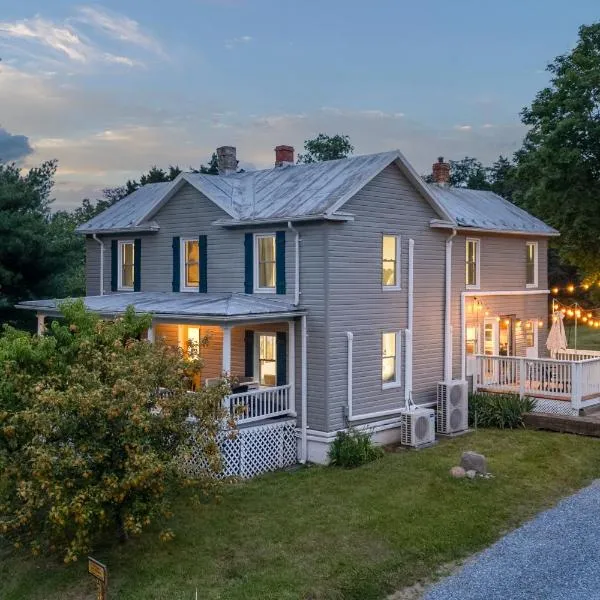 The Orchard, a family friendly home- hot tub, fire pit, yard games, hotel in Luray