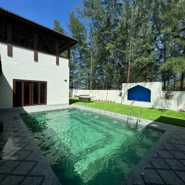 Charis Tanjong Jara, Beach & Pool Villa Sapphire, hotel a Dungun