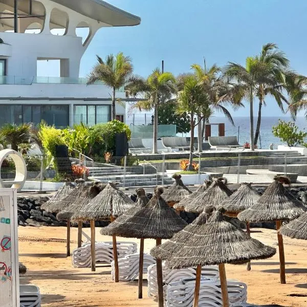 Centro Playa de Las Americas, hotel di Arona