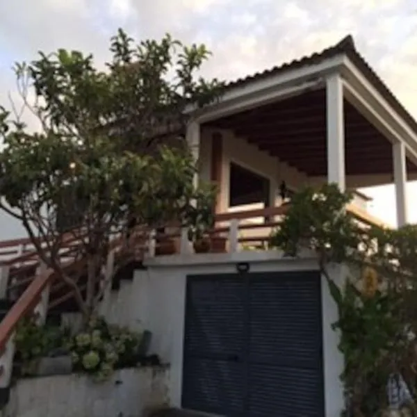Casa Fitz - Bungalow with Ocean Views and Air Conditioning, hotel in Santa Luzia