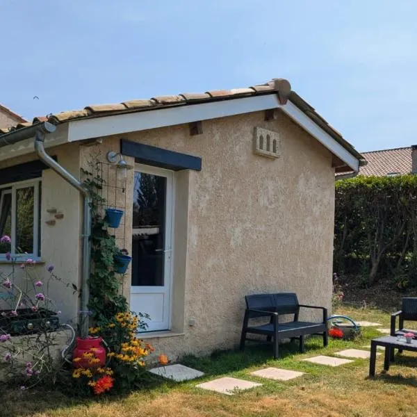 Gite charme et campagne, hotel v destinaci Montazeau