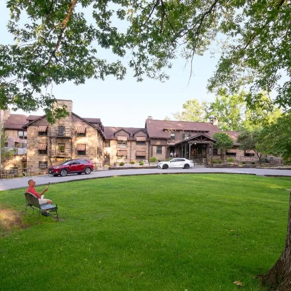 Cumberland Falls State Resort Park, hotel in Honeybee