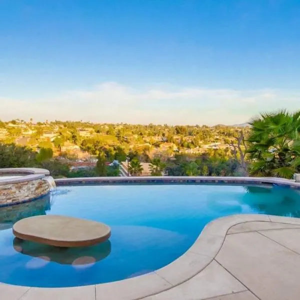 Villa Andalusia 6BR 5BA Luxury Jacuzzi Views and Games, Hotel in Escondido