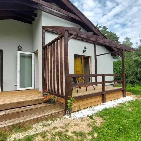 Apartamenti ar verandu diviem cilvēkiem, hotel v destinaci Plieņciems