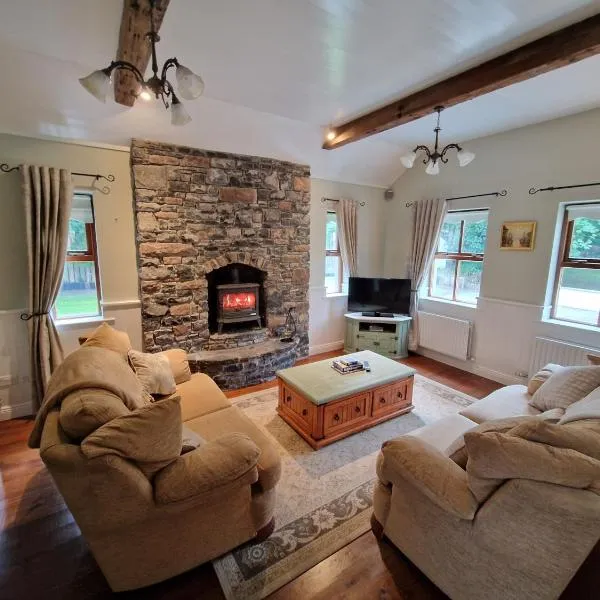 Elegant Traditional Family House Tralee Ring of Kerry, hotel in Tralee