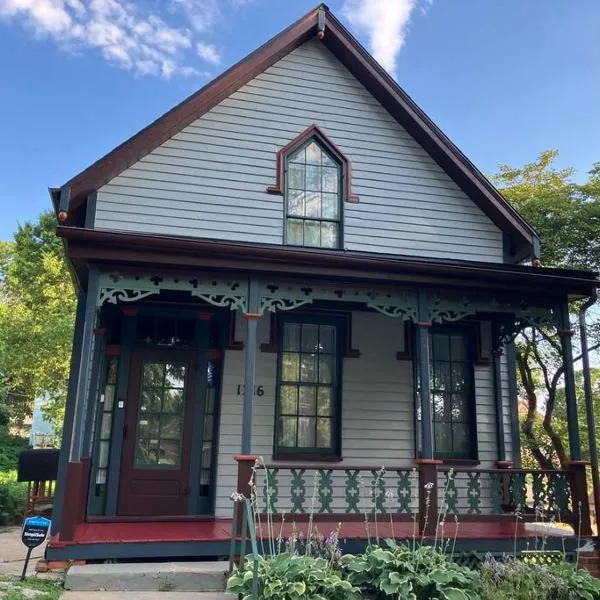 1867 Gothic VanDeventer Home, hotel in Saint Joseph