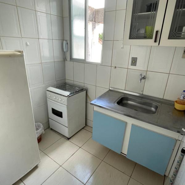 Quarto, sala, cozinha e banheiro - ar condicionado - 2 minutos da praia do Porto Da Barra - 303-46 - Foto 5