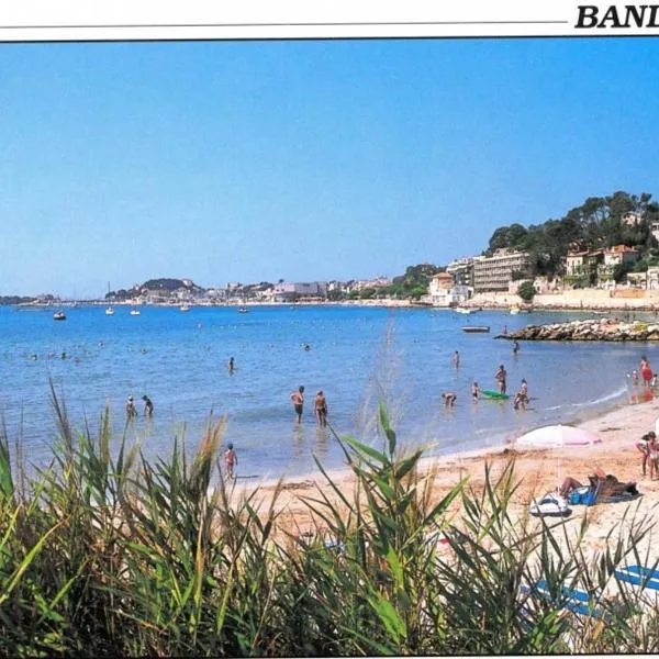 VILLA SUPERBE VUE MER SUR LA BAIE DE BANDOL , 200 m des PLAGES, hôtel à Sanary-sur-Mer