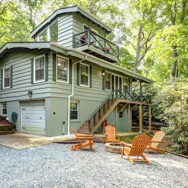 Mountain Home near Blue Ridge Parkway, Central Location!, hotel in Blowing Rock