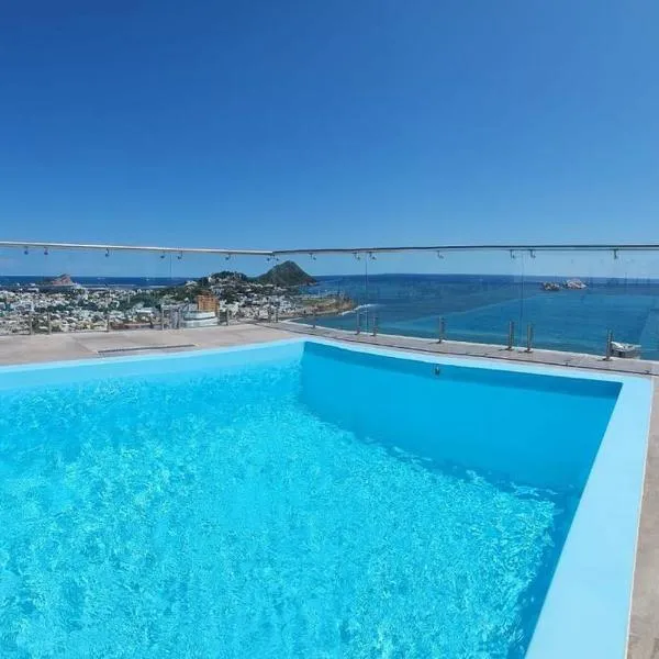 Stunning Oceanview apartment in Mazatlan, hotel in Mazatlán