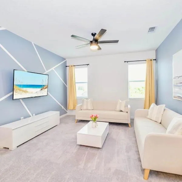 8BR Family Home with Pool and Hot tub, hotel v destinaci Kissimmee