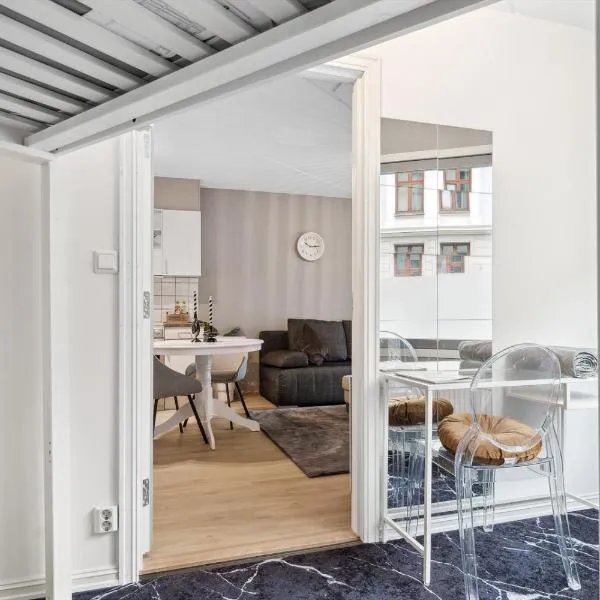 Happy Days Relaxing room with smart solutions shared apartment with one other bedroom, hotel v Oslu