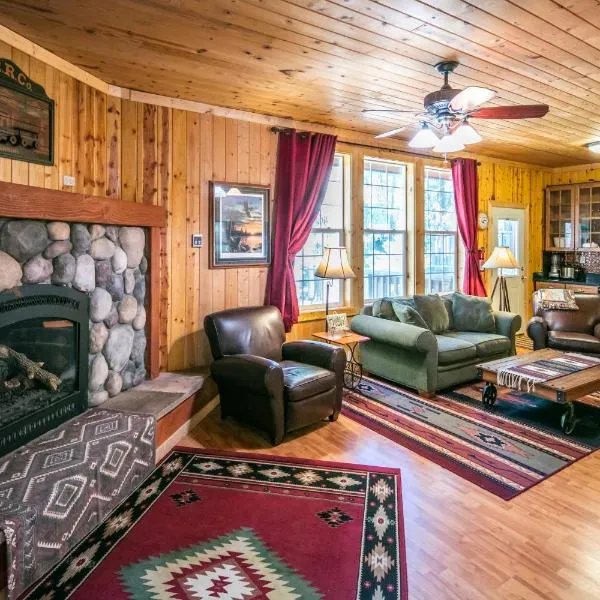 Cabin minutes from Yosemite, hotel v destinaci Fish Camp