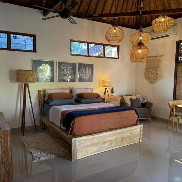 Indah puri Bali Bungalow on Candidasa beach, hôtel à Candidasa