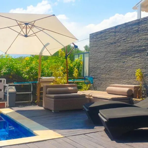 Meninting Beach Villa, 3 bedroom, hotel in Montongbuwoh