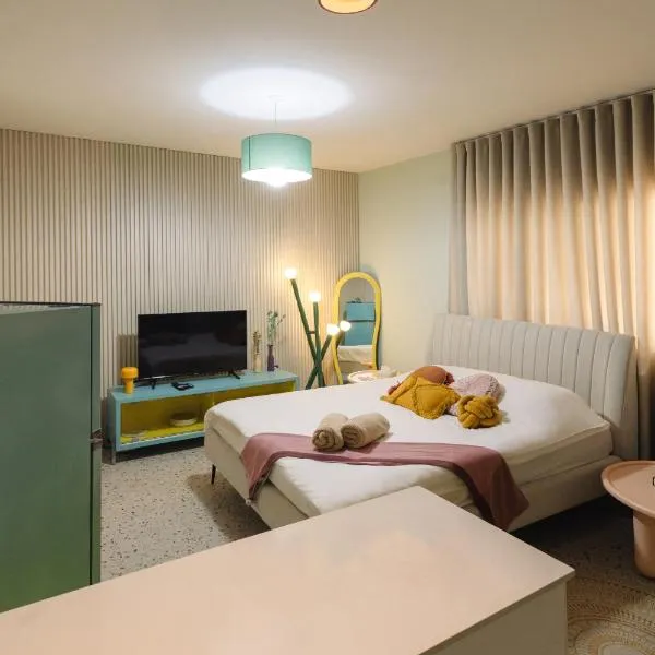 Teal Guesthouse, hotel in Batroûn