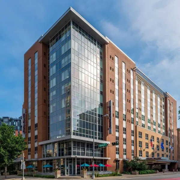 Hampton Inn & Suites Madison Downtown, hotel v destinaci Madison