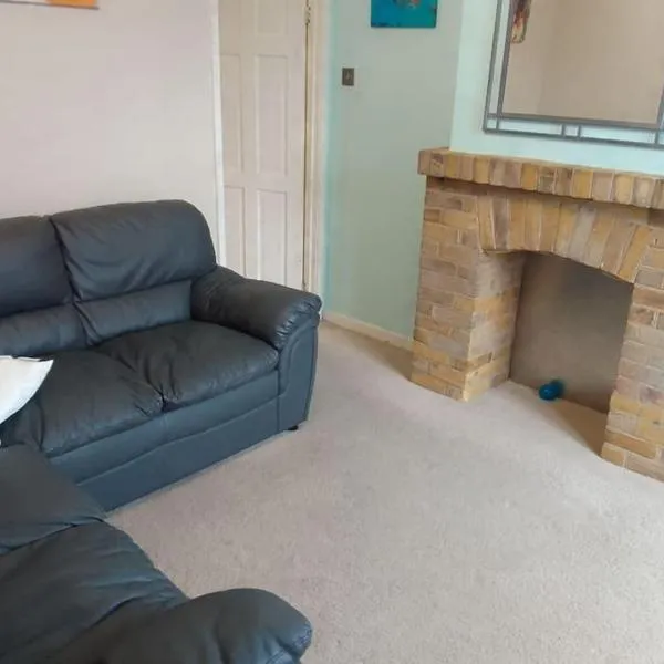 Family or 6 adults 36mins to London Bridge and Victoria, hotel in Whyteleafe