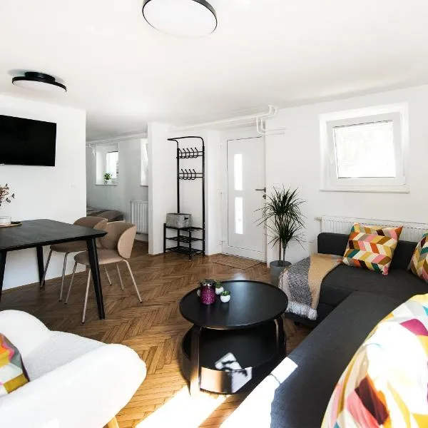 Mojca's nest apartment, hotel v destinaci Mengeš