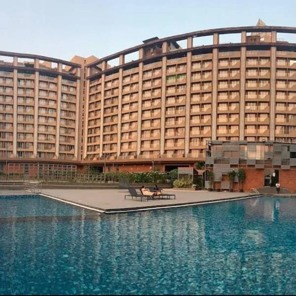 Weekend Address Managed By Living Homes, hotel v destinaci Súrat