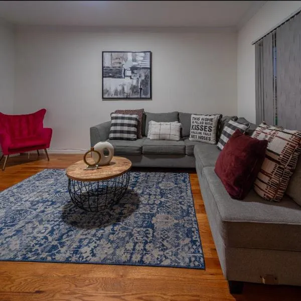 Deluxe 3 Bedroom EWR airport home, hotel v destinaci Elizabeth