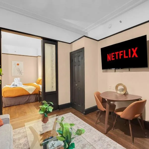 Stunning Condo in Heart of New York with GYM & MORE, hotel u Njujorku