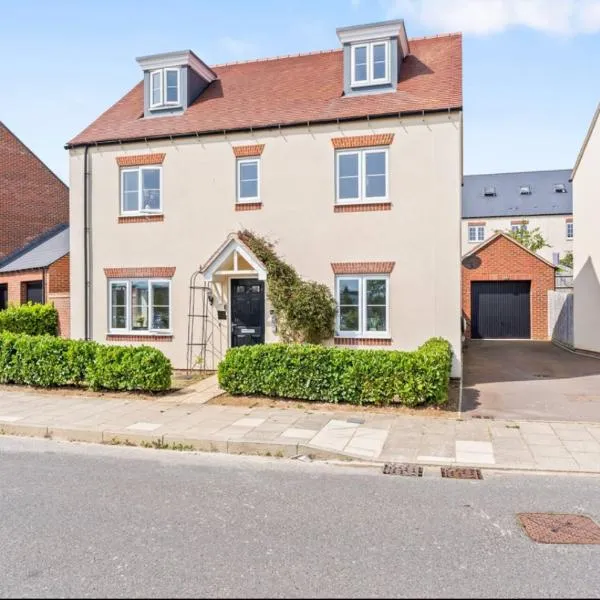 Luxury 5 bed house with Hot Tub nr Bicester Village, hotel v destinaci Bicester