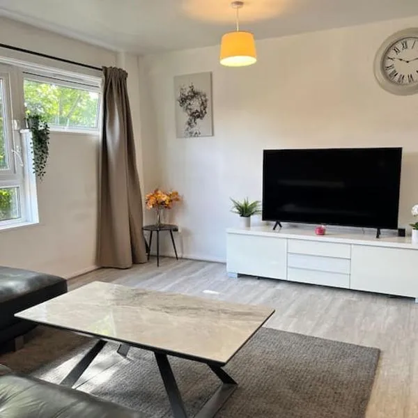 Fabulous 1Bed Apt with Balcony in Central Birmingham, hotel in Birmingham