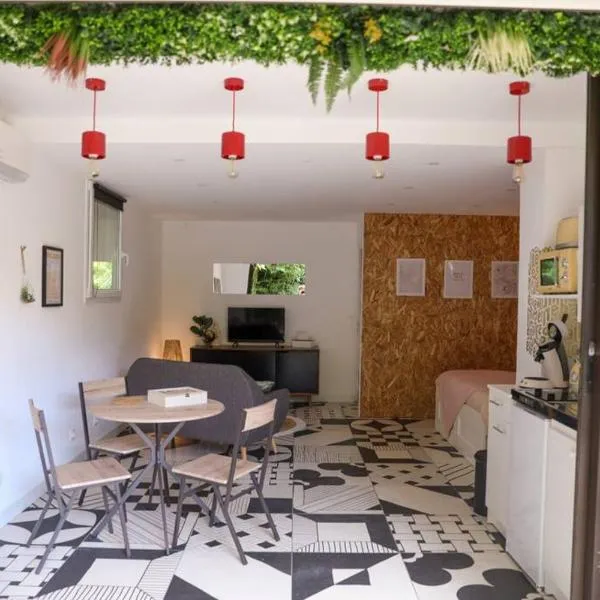 Appartement rez-de-chaussée et patio, hotel v destinaci Romans-sur-Isère