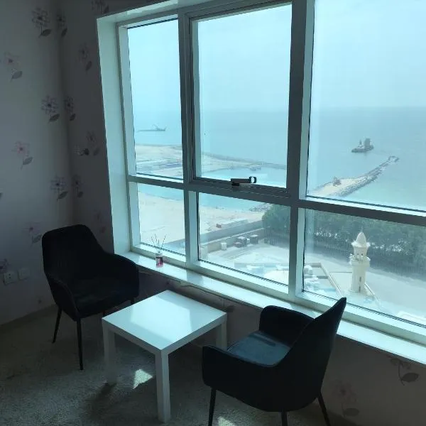 Luxury Sea View Amazing Room Double Bed - ROOM INSIDE APARTMENT, hotel in Ajman 