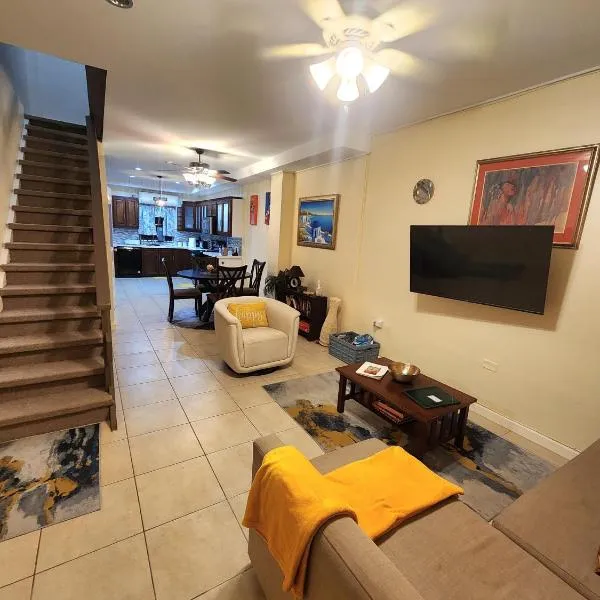 Live Like A Local In This Chic Maraval Townhouse, hotel v mestu Port-of-Spain