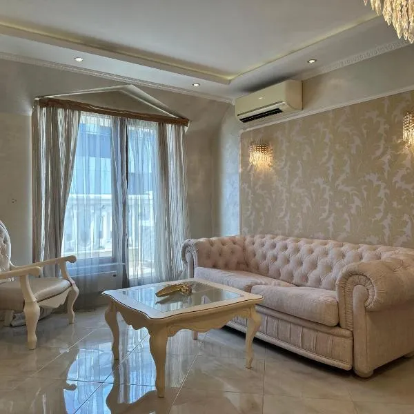 Yo Two - Central Varna Lux Apartment with Parking, hotel in Varna City