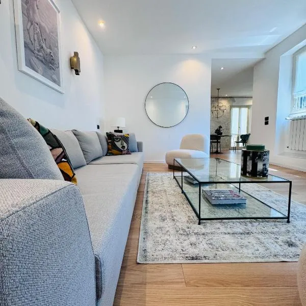 ComeCasa design apartment Montenapoleone - Spiga、ミラノのホテル